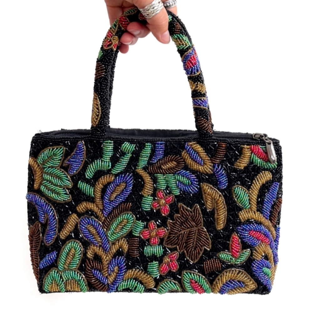 🌼 Vintage heavily beaded handbag in black with colourful floral design